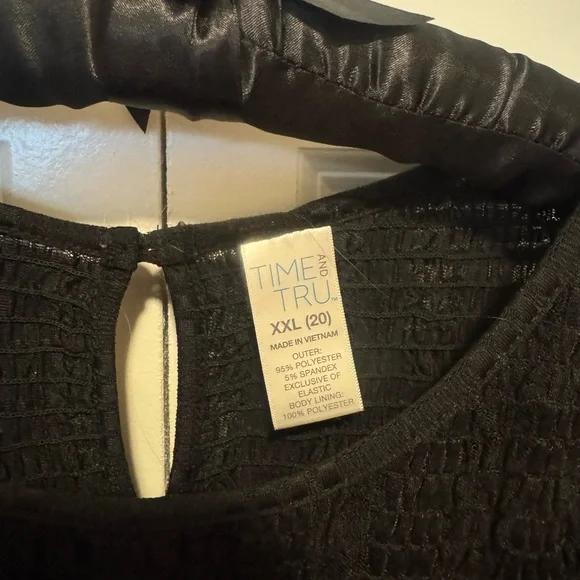 Time and Tru Black Textured Blouse – Women’s XXL – Flare Sleeve Detail - Picture 5 of 7